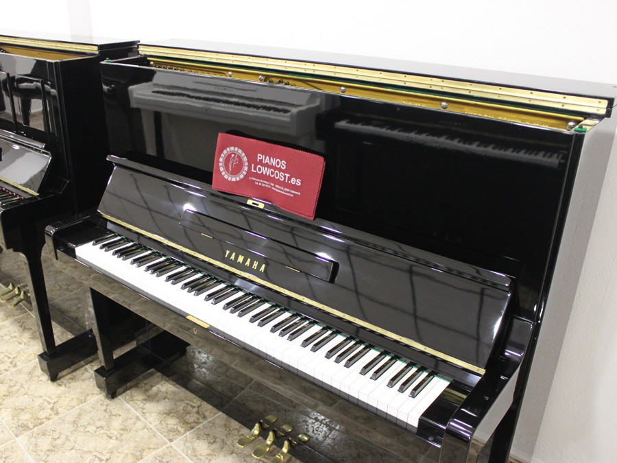 mundo Cartero Construir sobre Piano Yamaha segunda mano U5 U5D de 131cm de altura con pedal sostenuto