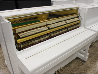 piano blanco