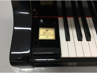 PIANO COLA OTTO BACH REACONDICIONADO