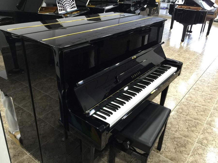 local Cuota paridad Piano Yamaha U1 U1E. Equivalente en tamaño al modelo B3, pero fabricado en  Japón.