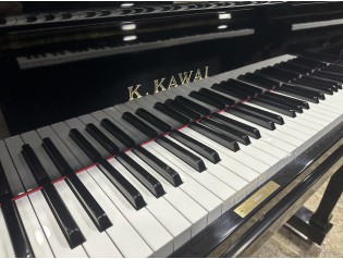 Piano vertical Kawai ocasión revisado