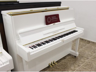 piano blanco