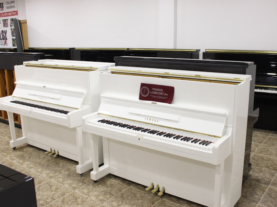Piano japonés modelo U1H blanco segunda mano a precio ocación