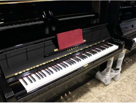 Piano Vertical Yamaha U3, U3A. Nº Serie 3.600.000-4.000.000. Negro. 131cm. TRANSPORTE GRATUITO.