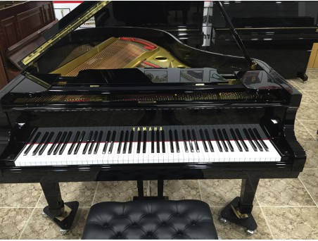 Piano cola Yamaha G3. 186cm. Nº serie 100.000-500.000. Negro. TRANSPORTE GRATUITO.
