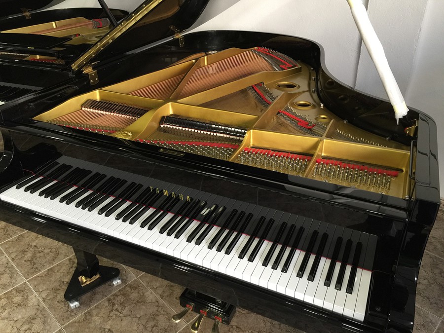 PIANO YAMAHA C3