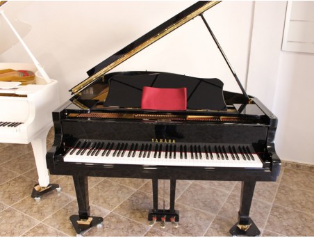 Piano cola Yamaha C3. 186cm. Nº serie 500.000-1.000.000. Negro.  TRANSPORTE GRATUITO.