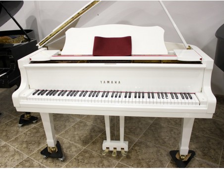 Piano cola Blanco Yamaha G2. 170cm. Nº serie 1.500.000-2.000.000. TRANSP. GRATUITO.